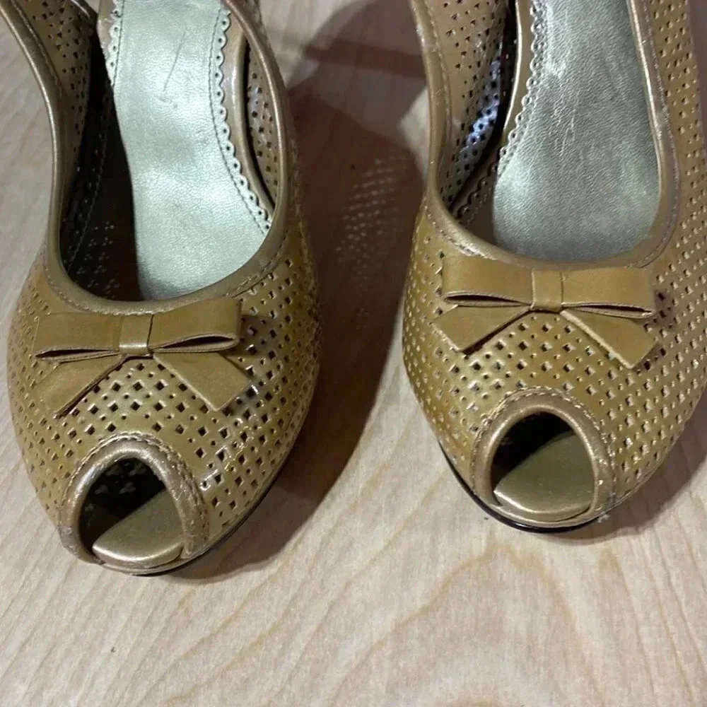 Anne Klein gold Heels